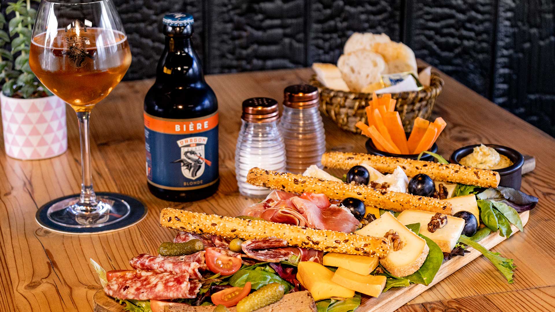 Planche à partager du restaurant l'Antre du Dragon de Calais