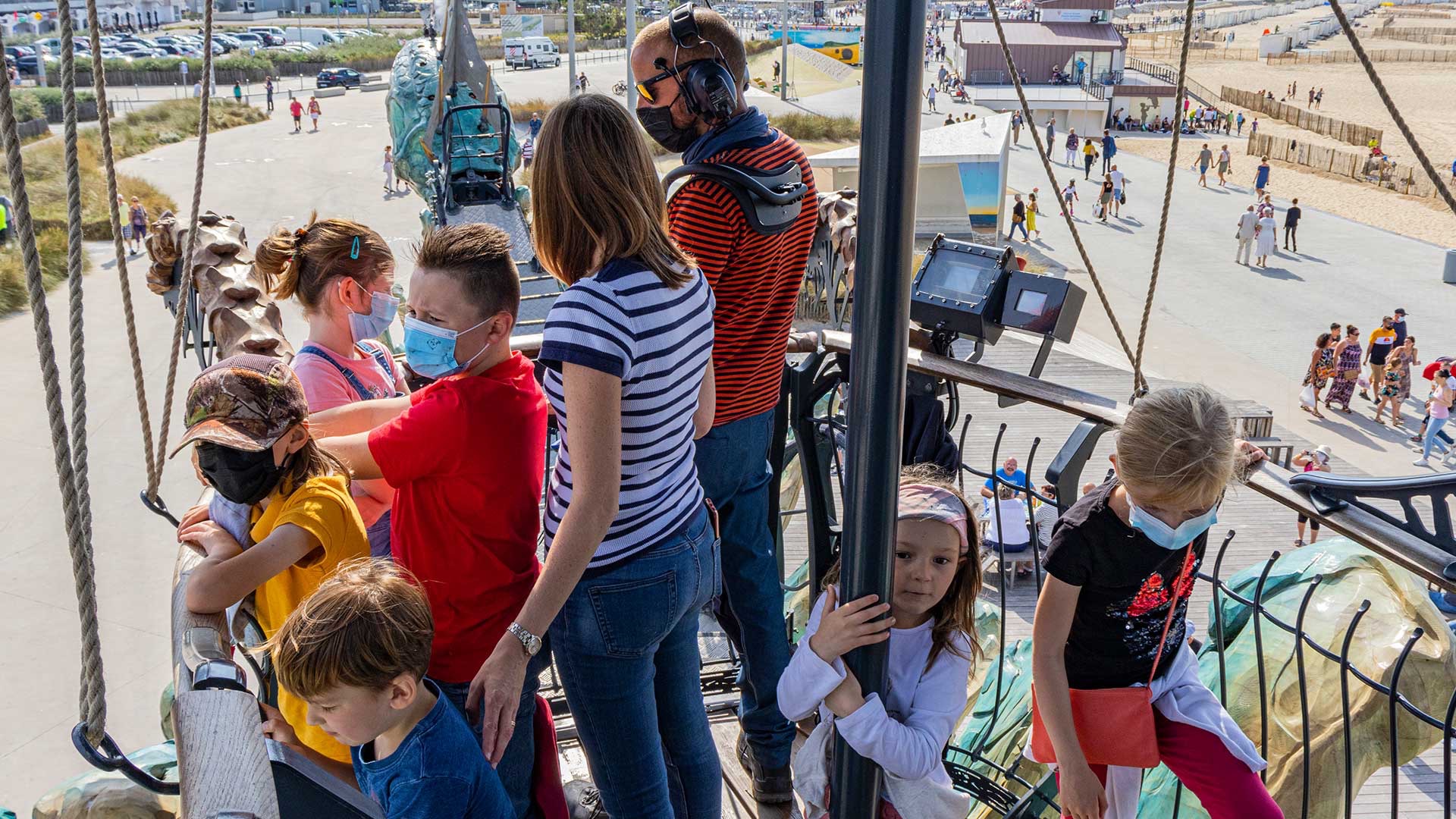 Vue du voyage à bord du dragon de Calais depuis l'arrière de la terrasse et son pilote machiniste