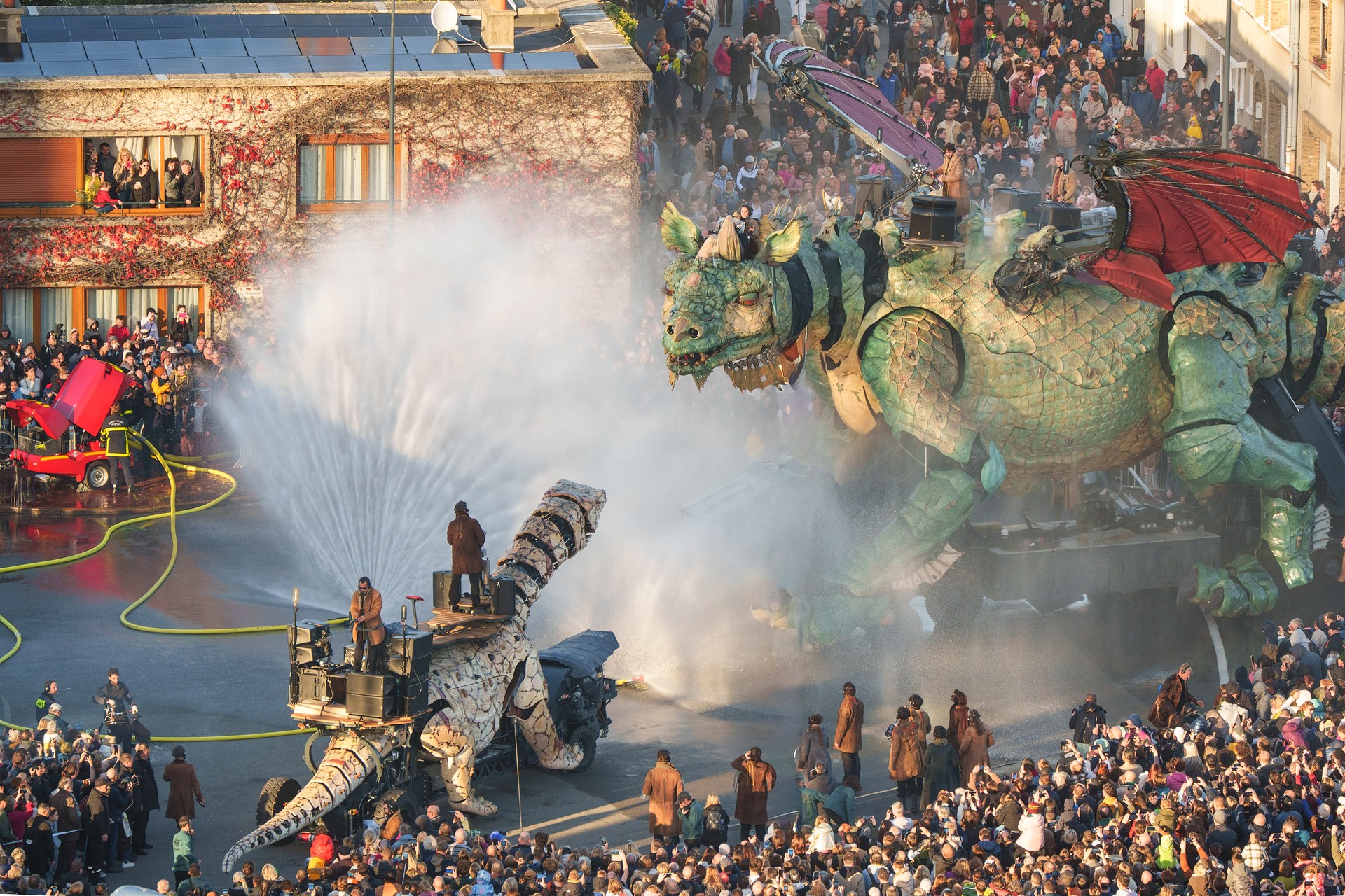 Le Dragon de Calais enseigne le pouvoir de l'eau au Varan de Voyage