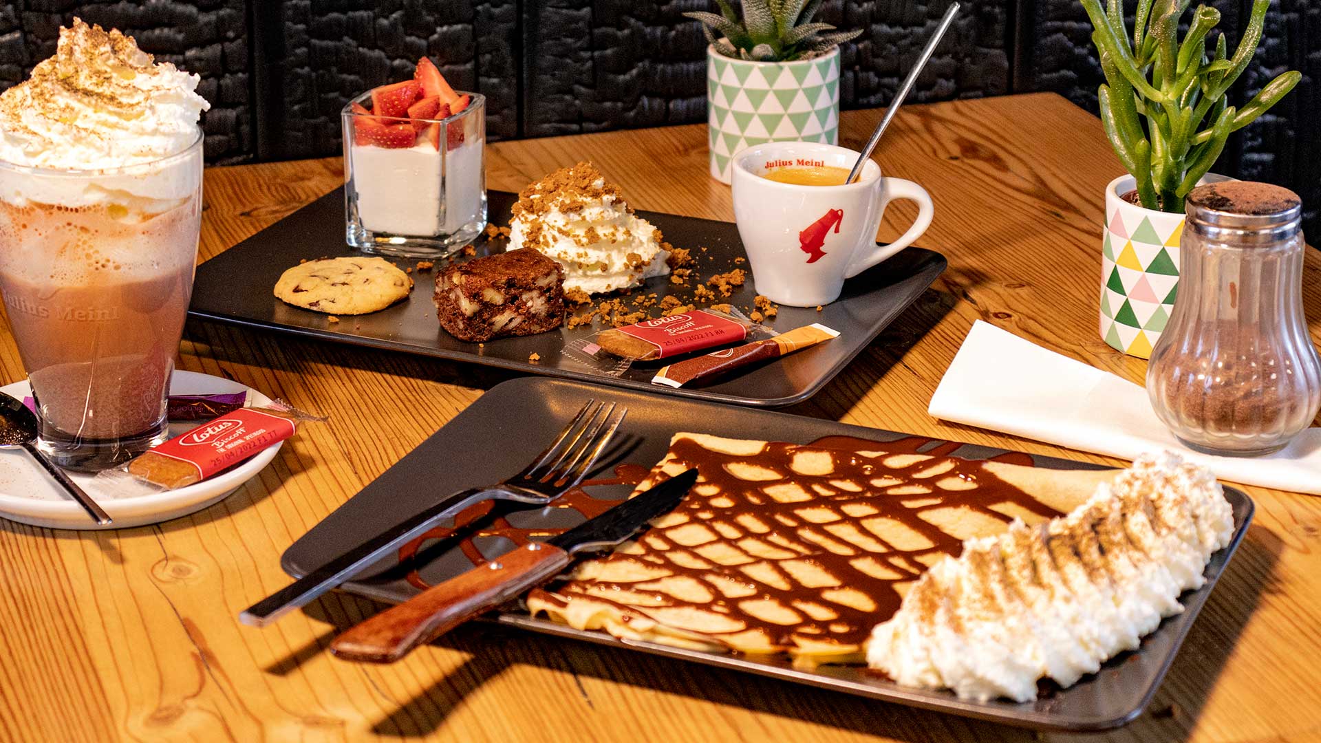 Formule café gourmand et crêpe du restaurant l'Antre du Dragon de Calais